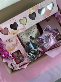 Mors Dags Gave med Chokolade, mandler & vingummi i Æske med låg